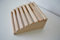 Home Deluxe - Kopfstütze SERI - Holz: Hemlock, Maße: 13 x 30 x 29 cm I Kopfkissen Nackenstütze Saunakissen