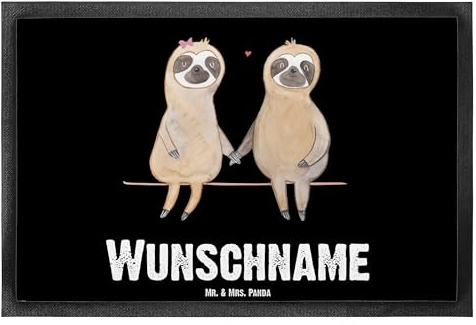 Mr. & Mrs. Panda Fußmatte personalisierbar Faultier Pärchen 40 x 60 cm - Personalisierte Geschenke, Liebe, Verliebt, Fußabtreter personalisiert, Relaxen, mit Name, Fussmatte