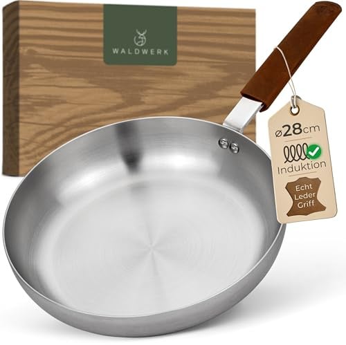 WALDWERK Edelstahlpfanne 28 cm - Induktionsgeeignet und Ofenfest - Pfanne aus Edelstahl mit Lederüberzug - Edelstahlpfanne unbeschichtet - Pfanne aus Edelstahl ohne Beschichtung