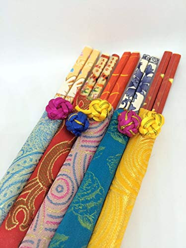 Palillos chinos en estuche bordado