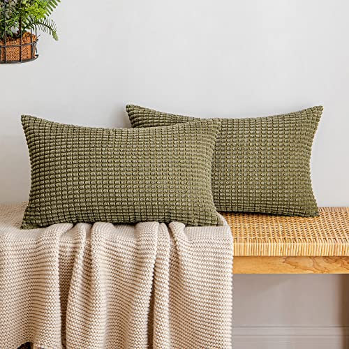 EMEMA Kordsamt Kissenbezug Granulat Dekorative Sofakissen Dekokissen Kissenbezüge Couchkissen Kissenhülle Weich Kissen Bezug Zierkissen für Sofa Couch Wohnzimmer 2er Set 30x50 cm Olivgrün