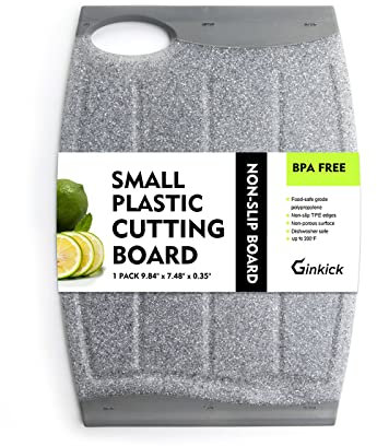 Kleines KunststoffSchneidebrett, 19 cm, MiniSchneidebrett für kleine Küchenaufgaben, rutschfestes Schneidebrett, einzigartiges Design mit mehreren Saftrillen, BPAfrei, spülmaschinenfest, leicht zu