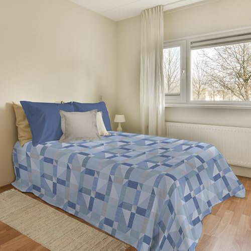 PENSIERI DELICATI Copriletto 220x280 cm, Telo Singolo 100% Cotone Pique, Ideale Come Telo Arredo, Coperta Salva Letto 1 Piazza e Mezza, Fantasia Atene Azzurro, 100% Made in Italy