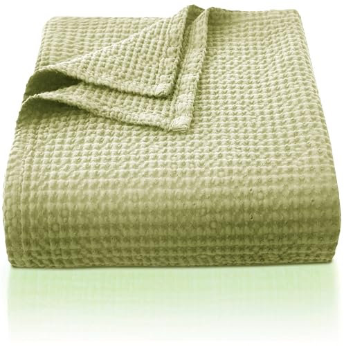 CHUFFED 100% Baumwolle Decke 220 x 240 cm, Weiche und Atmungsaktive Tagesdecke, Waffelmuster Leichte Decke als Sofadecke Couchdecke, Weich Kuschelige Wohndecke Wohnzimmer, Sofa Couch Avocado Grün