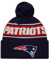 New Era Unisex-Erwachsene NFL Official Sideline Team Logo Sherpa Striped Pom Beanie Cold Weather Knit Hat, New England Patriots - Navy, Einheitsgr��e
