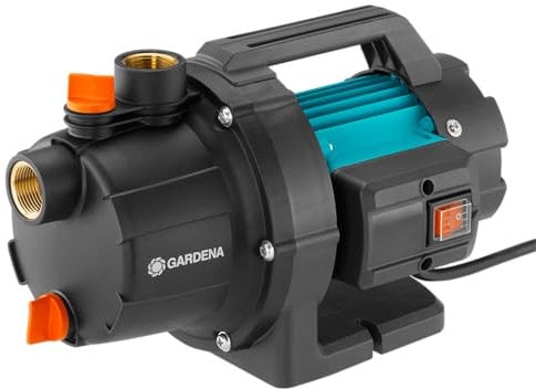 Gardena Bomba de jardín 3700/4 P Basic: bomba de riego caudal 3700 l/h, potencia 800W, duradera gracias al eje de acero inoxidable, carcasa de fundición, posibilidad de conexión de rociadores(9015-47)