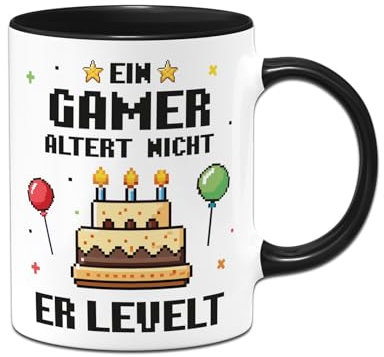 Gaming Tasse - Ein Gamer altert nicht er levelt - Geschenk zum Geburtstag für Zocker - Geburtstagsgeschenk lustig für Jungen, Nerds und Mädchen (Schwarz)