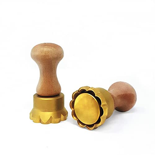 LA GONDOLA Homemade Ravioli Stamp - Round Flower 50mm | Italian Pasta Making Tool for Home and Business | Brass & Natural Wood | Sturdy & Easy to Use Ravioli Stamp
