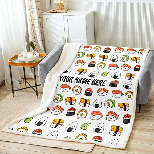 Loussiesd Kinder Sushi Wohndecke Personalisierter Name Decke 100x130cm für Jungen Kinder Schlafzimmer Kawaii Japanischen Stil Dekor Kuscheldecke Niedlichen Karikatur Sushi Flanell Fleecedecke