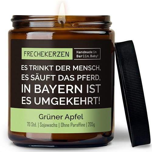 Lustige Duftkerze mit Spruch für Bayern | Handgemacht aus Sojawachs | In Geschenkbox | Geschenk als Mitbringsel bei Rückkehr in die Heimat | Wegzug, Umzug, Souvenir, Andenken |Apfel