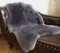 Natur-Fell-Shop Anthrazit Lammfellkamm Schaffell 120-130 cm Flor 2-4cm ÖKO Kurzhaar Pelzfell Fell unisex Erwachsene mit langen Haaren