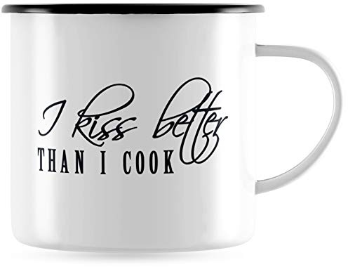 JUNIWORDS Emaille-Tasse, I kiss Better Than I Cook, Schwarzer Tassenrand