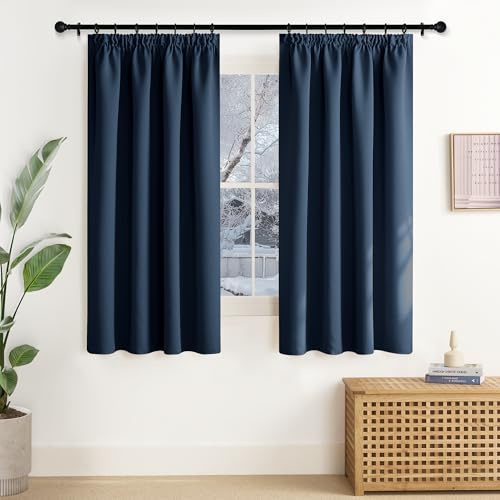NICETOWN Dunkelblaue Verdunklungsvorhänge Kurz Thermovorhang Kräuselband | H137 x B140 cm, 2er Set, Scheibengardinen Blickdicht, Thermo Vorhang Schienensystem, Gardinen Wohnzimmer Modern, Kälteschutz