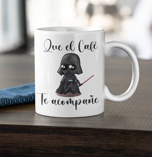 MOL3D - Cerámica Taza con frase y dibujo. Regalo Original. Que el café te acompañe - 350 ml