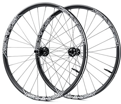 PMP Nitro Carbon - 29 MTB Carbon-Laufradsatz für XC-Marathon. Paargewicht 1320 Gramm. 25 mm erhöhter interner Kanal. Leicht, widerstandsfähig, zuverlässig. Anpassbare Farbe.