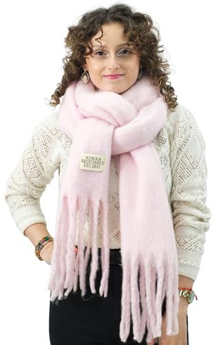XIFRIKA Bufanda de Mujer para Invierno Tamaño XXL 248x39cm Lisa de Color Rosa Claro. Bufanda Suave, Cálida, Extragrande. 100% Poliéster con Flecos para Uso Diario