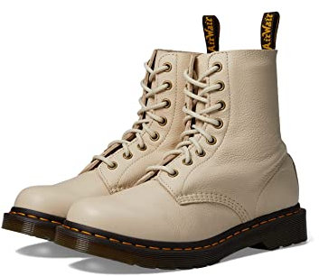 Dr. Martens 1460 Pascal Stivali da Donna - Tacchi scanalati con passante per tacco, stivali genuini ed eleganti, Pergamena Beige, 43 EU