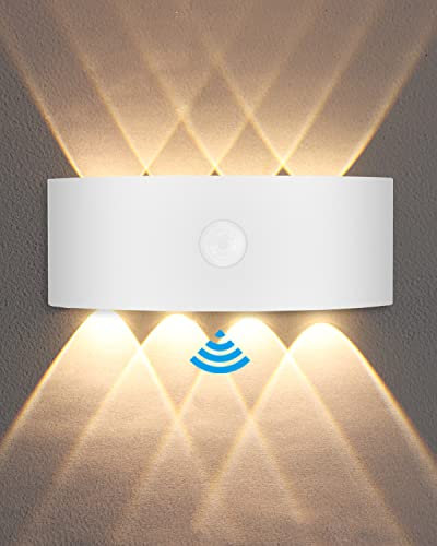 Kinamy Wandlampe mit Bewegungsmelder Innen, Wandlampe Innen 8W, LED Wandleuchte Innen Up Down Wasserdicht IP65, Geeignet für Treppen, Küche, Wohnzimmer, Schlafzimmer, Garten - Weiß