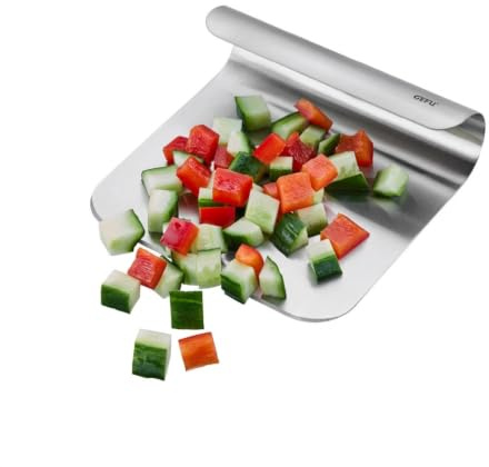 GEFU Gemüseschaufel PRENDO | Teigspachtel aus Edelstahl mit ergonomischem Griff | Zum Aufnehmen, Portionieren & Servieren von Gemüse, Obst & Teig