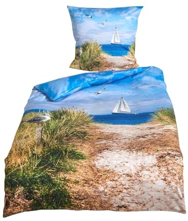 Traumschlaf Mako-Satin Bettwäsche Segelboot – maritimes Strandmotiv mit Dünen und Meerblick – aus 100% Baumwolle in glatter Satin-Qualität – weich und atmungsaktiv – 135x200 cm + 80x80 cm