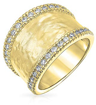 Personalisierter moderner geometrischer Boho-Stil Criss-Cross-CZ-Akzent-Band-Mode-Statement-Ring mit gebürsteter gehämmerter matter Oberfläche, breiter Bandring für Frauen, gelb, 14K vergoldetes