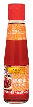 Lee Kum Kee Chiliöl – Würzöl aus feurigen Chilischoten – 1 x 207 ml | Intensives Aroma aus Sojabohnenöl und getrockneten roten Chilis - perfekt als Dip und für asiatische Wok-Gerichte