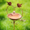 JUJOYBD Vogeltränke Stehend Metall - Rustikale Vogelbad mit Meisenknödelhalter für Draußen, H 115 cm Wassertränke für Wild-Vögel, Rostoptik Sommer Gartendeko