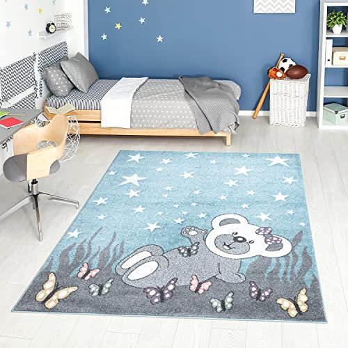 carpet city Teppich Kinderzimmer Teddy-Bär - Blau, Grau - 140x200 cm - Kinderteppich Kurzflor mit Sternen, Schmetterlingen - Weicher Flor