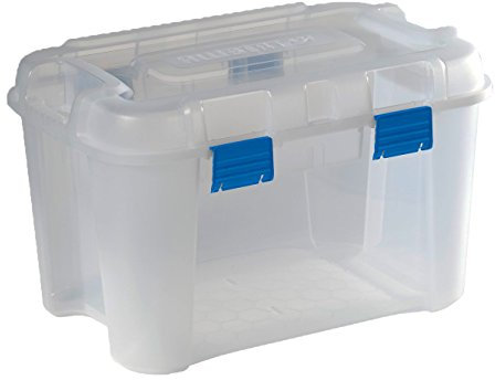 KETER | Malle de Rangement Totem 60L - Boîte multifonction Cadenassable - Facile à Transporter, Poignées Confortables, Roues - Pour Garage, Bricolage, Jardin, Cabanon -59 x 39,5 x 36 cm- Transparent