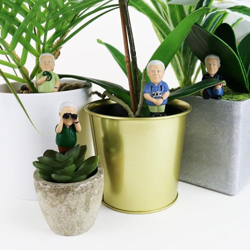 Gift Republic - Attenborough Explorers Plant Markers - These Attenborough Explorers Will Look After Your Plants, 9.5x14.5x3.5 cm, Green