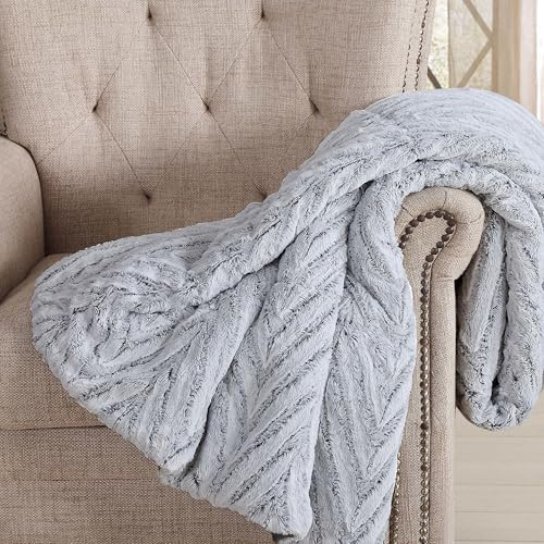 Christian Siriano NY® Grey Chevron Throw in Gift Box, Grey Polyester, 1-Piece Giftable Throw Blanket, Geometric Themed, OEKO-TEX Certified Confidence