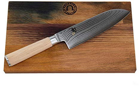 Kai Shun Classic White Amgebotsset ultrascharfes Santoku DM-0702W 18 cm Klinge aus 32-Lagen Damaststahl + Schneidebrett aus Fassholz (Eiche) 30x18 cm VK: 258,- €