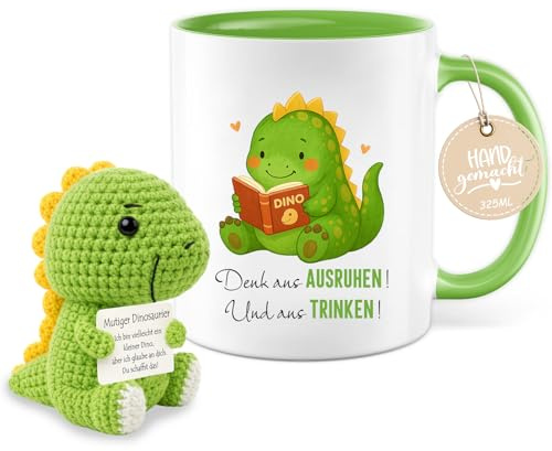 Farbeele Einschulung Tasse Junge Mädchen, 325ml Tasse mit Strick-Deko Mutiger Dinosaurier Glücksbringer, Geschenk für Frauen Männer Kinder, Geburtstag, Einschulung, Kindergarten, Prüfungsgeschenk