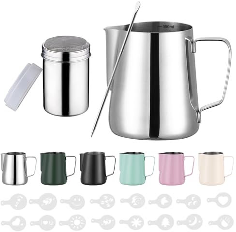 Zuquik Pot à Lait Barista en Acier Inoxydable de 350 ml Avec Mesure Mark 12oz, Pot à Mousse de Lait avec Saupoudreur de Cacao, 16 Pochoirs et Stylo pour Cappuccino et Expresso,Argent