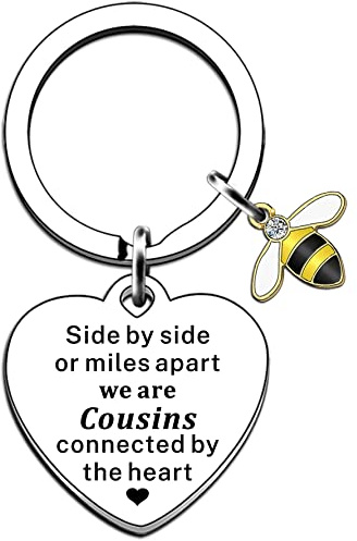 JMIMO Cousin Geschenke Schlüsselanhänger für Frauen Mädchen Edelstahl Anhänger Familie Schmuck - Side by Side Or Miles Apart Cousins are Always Close at Heart, silber, One size