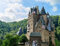 hansepuzzle 68859 - Burg Eltz Puzzle 1000 Teile | Gebäude Puzzle mit hochwertiger Puzzle Aufbewahrung: Kartonbox und Wieder verschließbarem Beutel | Puzzle-Maße: 60 x 46 cm