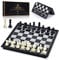 OkidSTEM Juego de Ajedrez con Tablero Magnético de Viaje y 2 Reinas Adicionales para Niños y Adultos (Blanco-Negro)