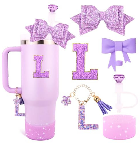 Juego de accesorios de taza morada para vaso Stanley de 887 ml y 1,134.0 g con asa, dijes de letras, cubiertas de pajilla de lazo y diamante, funda de silicona con purpurina, calcomanía personalizada