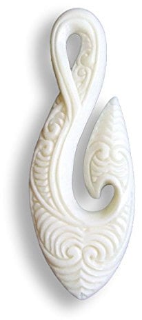 Island Piercings Handgefertigter Hai Matau Anhänger im Maori Design inkl. Band PB152