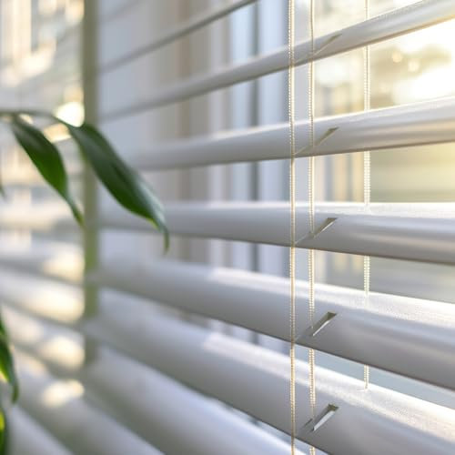 Aluminium-Jalousien für Fenster mit selbstsichernder Schnur, verdeckten Halterungen und einfacher Wand- oder Deckenmontage. Jalousien und Rollos STORESDECO Aluminium Silber 75x250 cm (BxH)