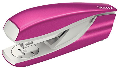 Leitz Heftgerät, 30 Blatt Tacker mit 200 Heftklammern, Hefter aus Metall mit Kunststoffelementen, WOW Serie, Pink, 55022023