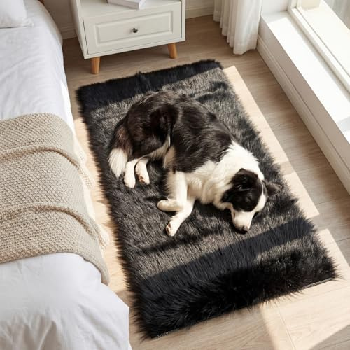 Mishukaze Plush Faux Sheepskin Rug-Ultra Soft Fluffy Bedside Carpet,Machine Washable Anti Slip Floor Mat,Silky Shag Area Rug for Bedroom,Living Room & Kids Room Decor（Black 60x110）