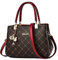 SODOLLEE Handtasche Damen Elegant Henkeltasche mit Exquisiter Anhänger PU Leder Frauen Umhängetasche Ahornblatt Schultertasche für Reisen Shopper Arbeiten Rot Griff B
