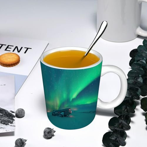 YOIUE Tasse aus Keramik - Große 11oz Tassen 330ml Kaffeetassen mit Henkel, 100% Handbemalt - Trinkgläser mit Griff - Weiß,Nordlichter, altes Flugzeugwrack, Ansicht von Aurora borealis, nebliger Winte