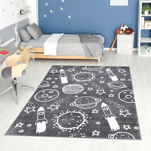 carpet city Teppich Kinderzimmer Weltall - Dunkel-Grau - 160x230 cm - Kinderteppich Kurzflor mit Sternen, Raketen, Planeten - Weicher Flor