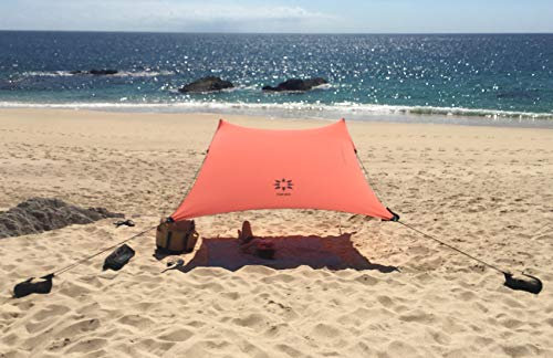 Neso Strandzelt mit Sandanker, tragbares Sonnendach - 2,1m x 2,1m – Patentierte mit verstärkten Ecken zur Stabilisierung (Koralle)
