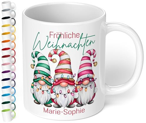 True Statements Geschenk zu Weihnachten: Tasse „Fröhliche Weihnachten“ mit 3 bunten Wichteln - personalisiert mit Namen - Geschenkidee Adventszeit, Keramik, ca. 330ml, Weiß