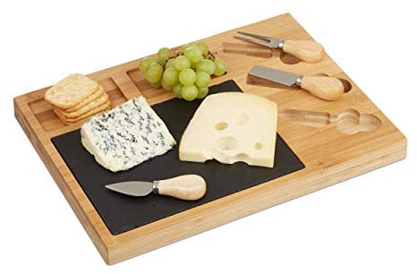 Relaxdays 10022234 Käsebrett Set, Bambus Käseplatte unterteilt, 3 Käsemesser, Schieferplatte, HxBxT: 3 x 40 x 30 cm, Natur