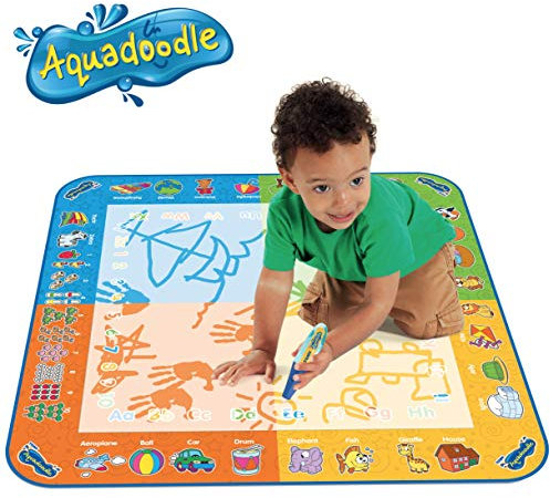AquaDoodle Tomy - Tapis Classique 4 Couleurs T72372, Tapis de Dessin à Eau, Coloriage Géant, Tapis d'Éveil Adapté aux Enfants dès 18 Mois