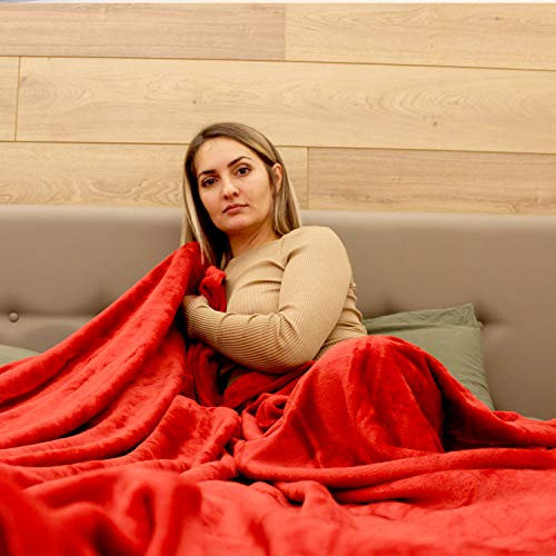 casaviva Plaid in morbidissimo pile Flanel Fleece cm 150 x 200 calda e traspirante Coperta Maxi Sweet Plaid e Coperta Divano Fluffy Blanket (Rosso porpora)